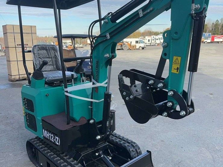 2025-agt-mh12z-mini-excavator-image-3