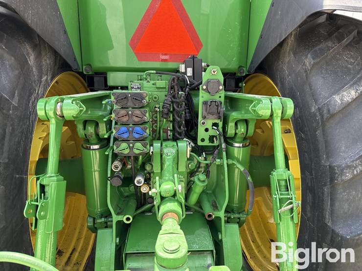 2011-john-deere-8310r-image-10