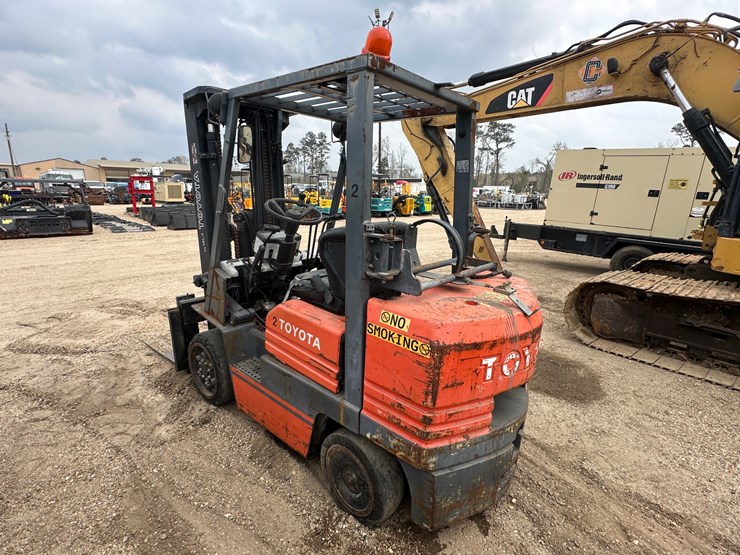 #2604-•-toyota-sgc30-forklift-|-parts/repairs-image-4