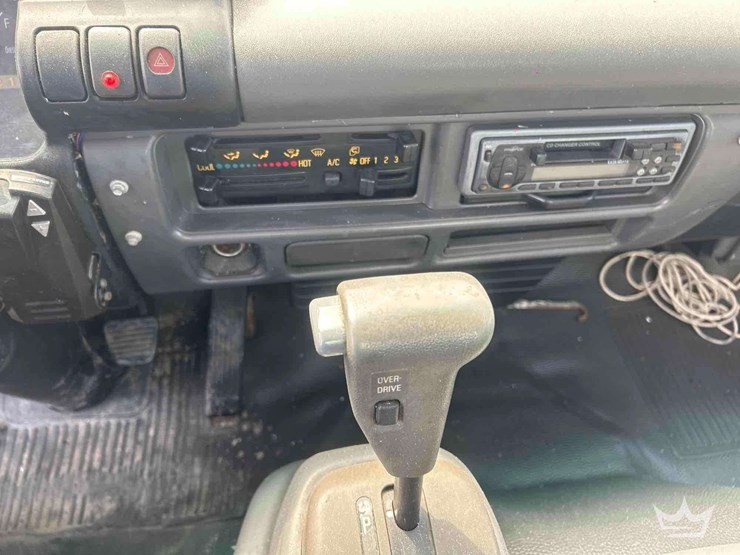 2002-isuzu-npr-image-14