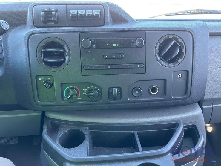 2013-ford-cargo-image-10