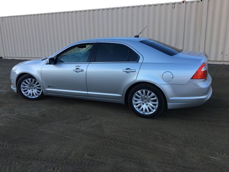 2011-ford-fusion-hybrid-sedan,-image-4