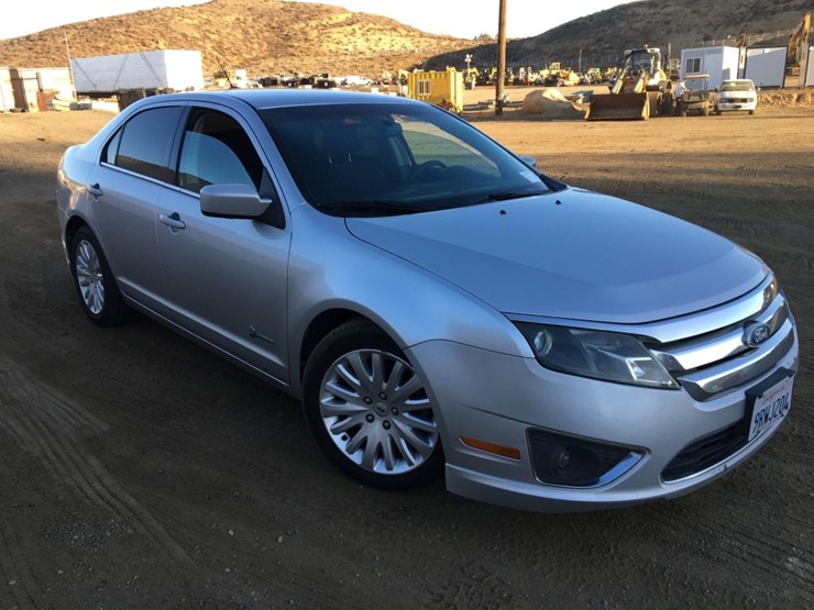 2011-ford-fusion-hybrid-sedan,-image-2