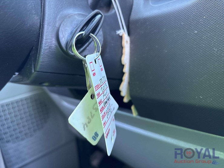 2013-ford-cargo-image-26