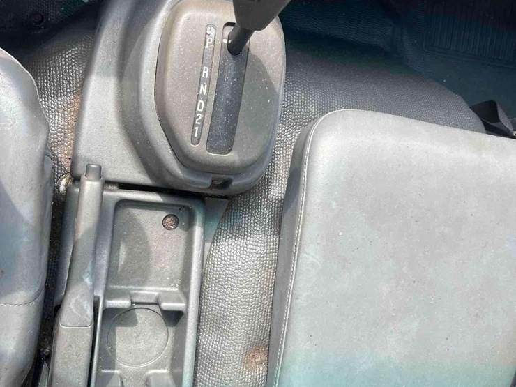 2002-isuzu-npr-image-15