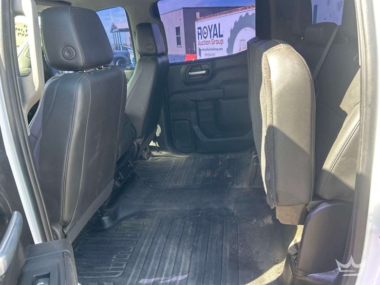 2021-chevrolet-silverado-image-21