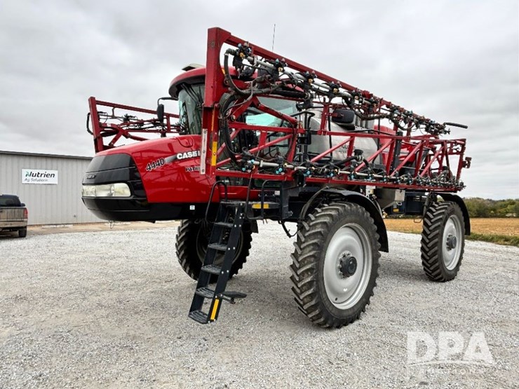 2019-case-ih-patriot-4440-image-1