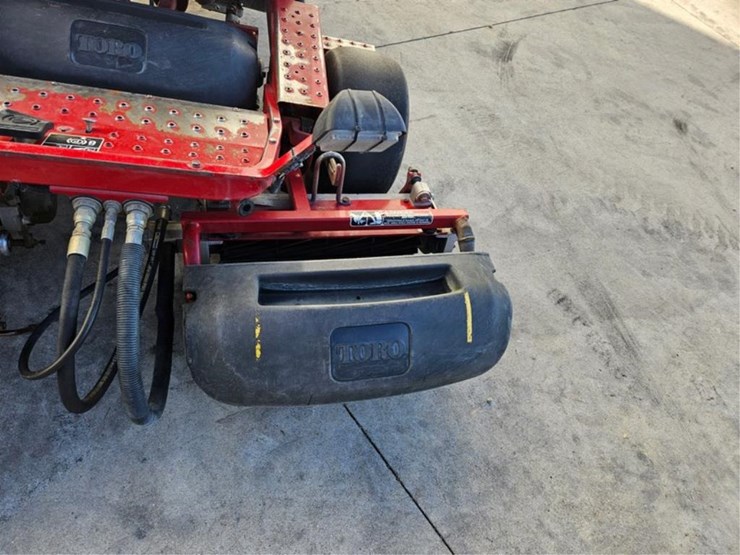 #3038-•-toro-3150-greens-mower-image-11
