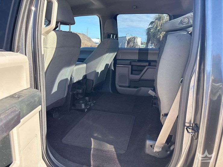 2015-ford-f-150-crew-cab-pickup-truck-image-17