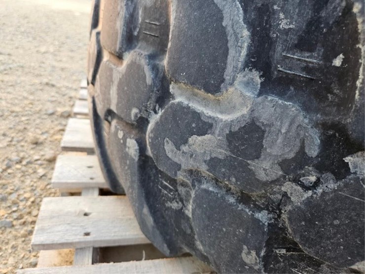 #3140-•-(3)-405/70r20-tires-image-7