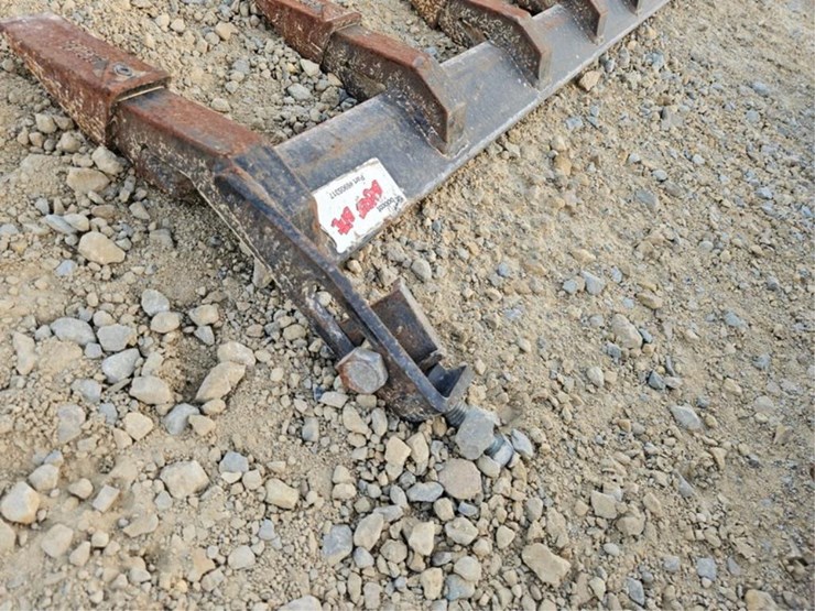 #3143-•-bobcat-78"-bolt-on-tooth-bar-image-5