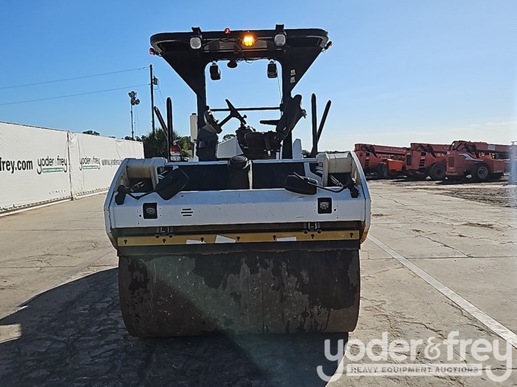 2014-caterpillar-cb54xw-image-11