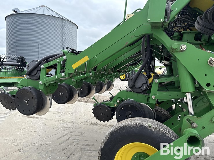 john-deere-16-image-17