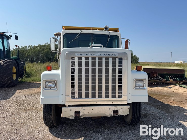 1976-international-f4270-image-2