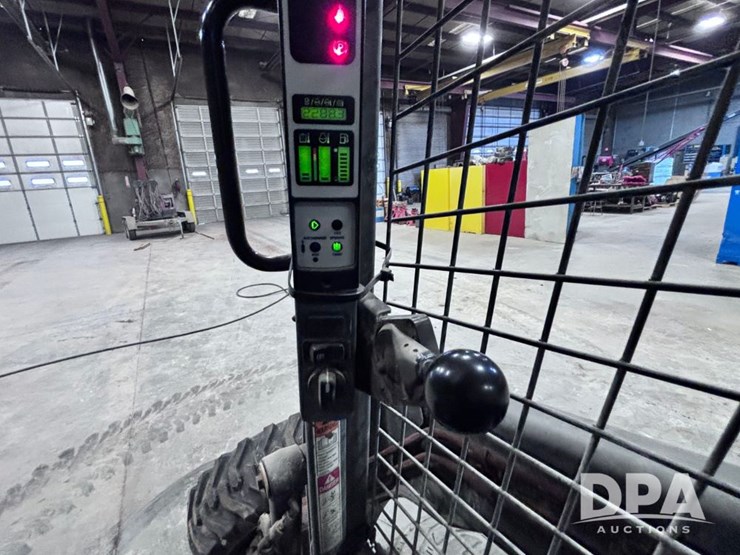 2011-new-holland-l218-image-36