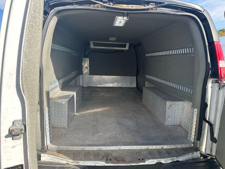 2017-chevrolet-express-g3500-image-8