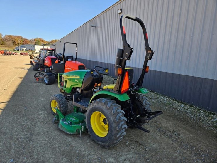 john-deere-2320-image-3