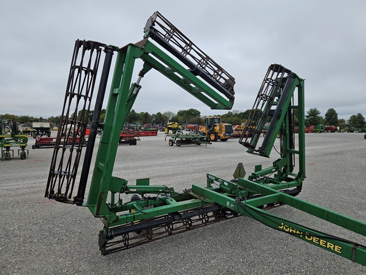 2002-john-deere-200-image-3