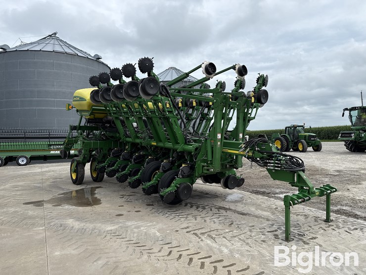 john-deere-16-image-3