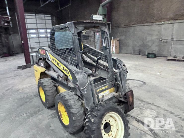 2011-new-holland-l218-image-13