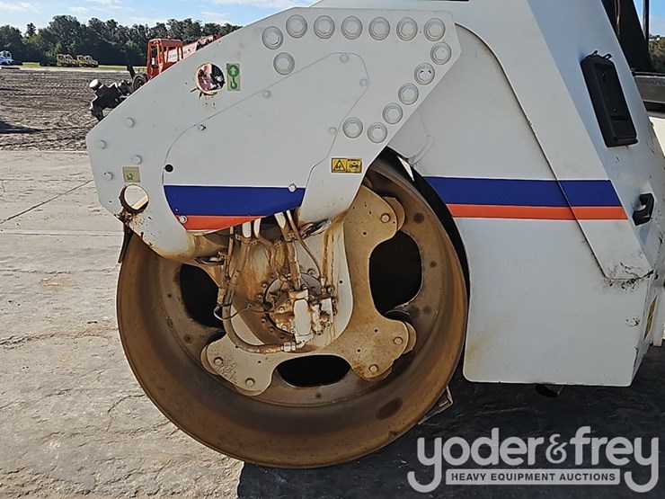 2014-caterpillar-cb54xw-image-8