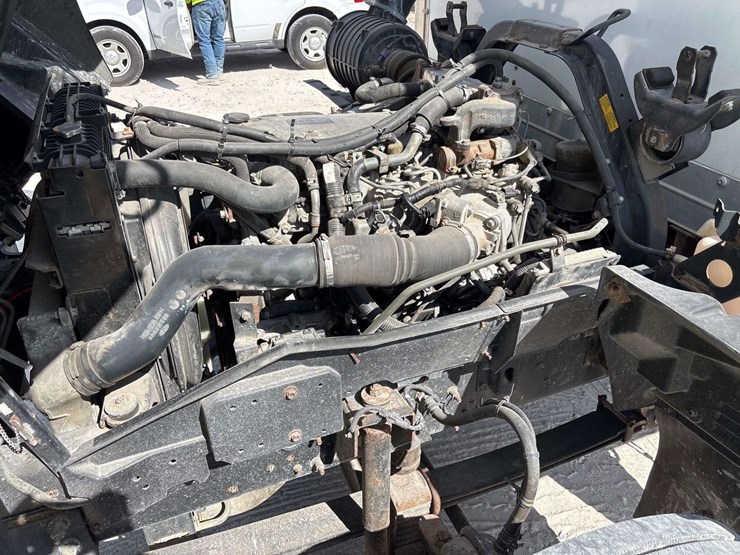 2018-isuzu-ftr-image-18