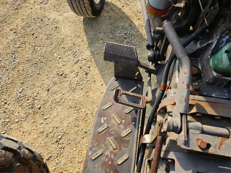 massey-ferguson-240-image-18