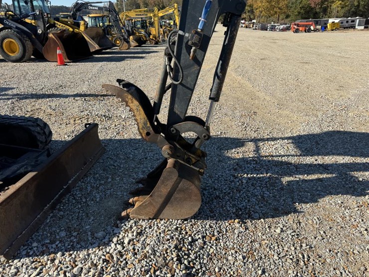 2021-deere-35g-image-3