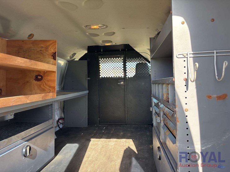 2013-ford-cargo-image-16