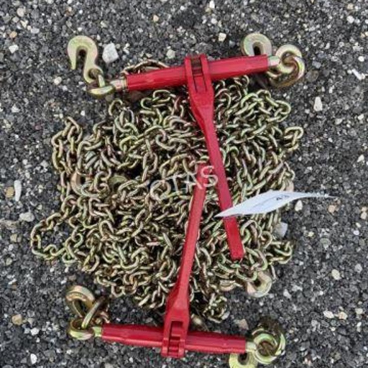 #43 • (4) 5/16" 20' Chains & (2) 5,400 lb Boomers