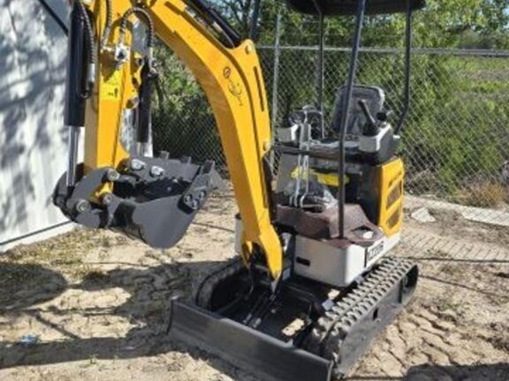 cfg-mini-excavator-xz20r-w-hydraulic-thumb-image-1