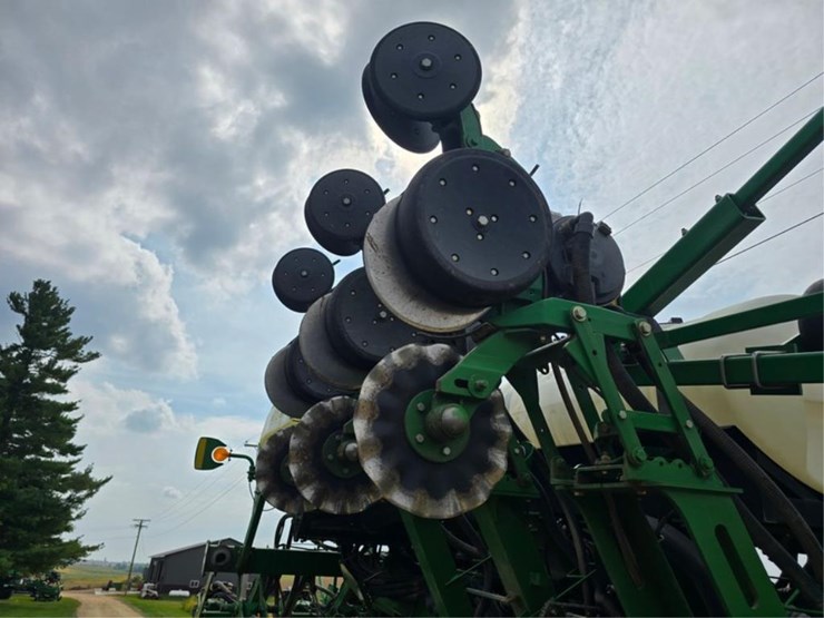 john-deere-1790-image-16