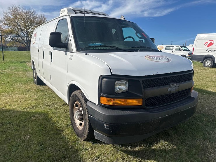 2017-chevrolet-express-g3500-image-3