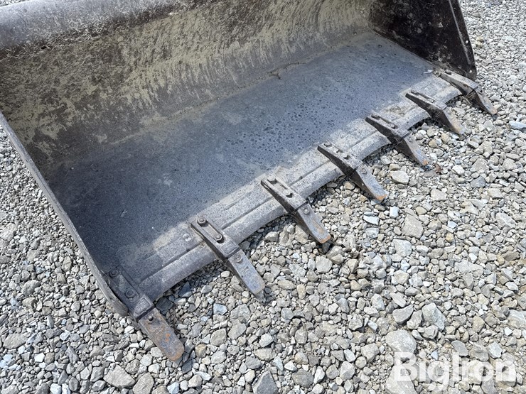 skid-steer-tooth-bucket-image-11
