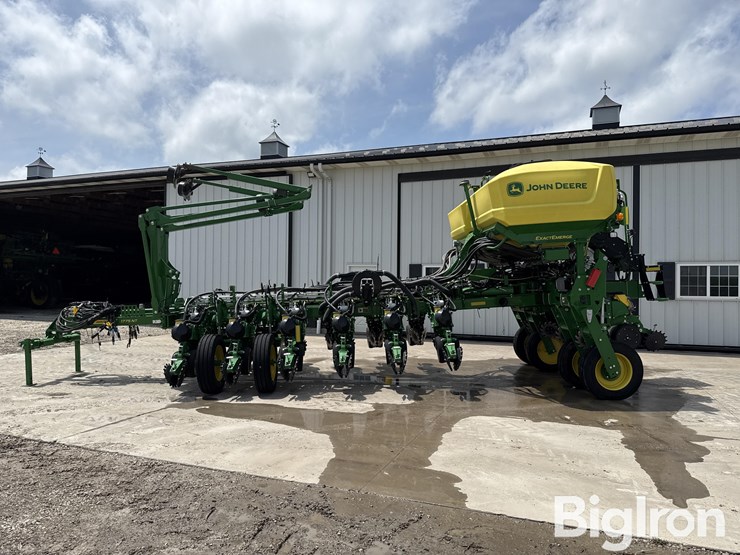 2022-john-deere-1775-image-8