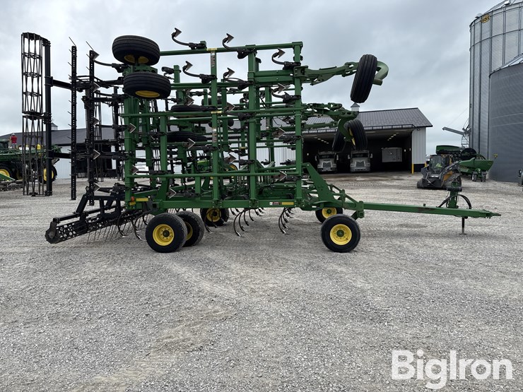 john-deere-2210-image-4