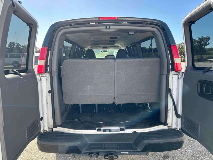 2013-chevrolet-express-3500-passenger-van-image-20