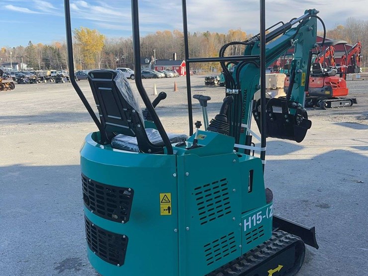 2025-agt-h15z-mini-excavator-image-5