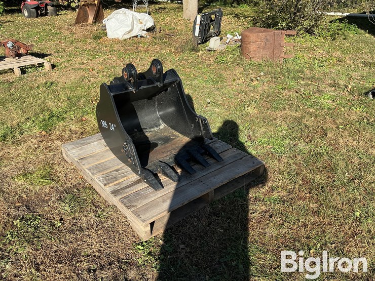 2023-landhero-cat305/306-mini-excavator-bucket-image-3