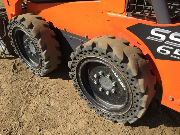 2020-kubota-ssv65-image-9