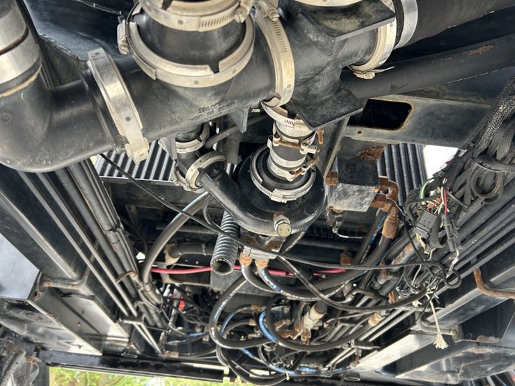 2014-case-ih-3200b-image-79