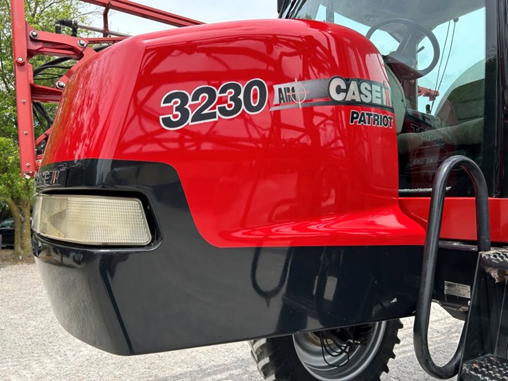 2014-case-ih-3200b-image-26