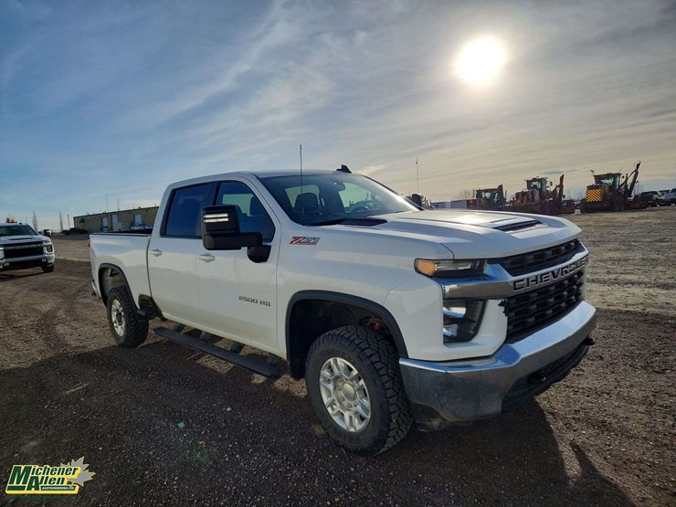 2021-chevrolet-silverado-2500hd-image-4
