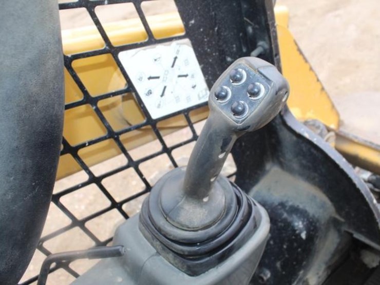 2016-caterpillar-226d-image-12