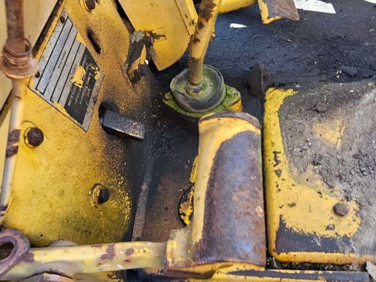 white-2-78-industrial-tractor-image-22