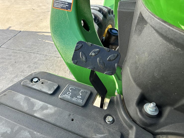2018-john-deere-3038e-image-46