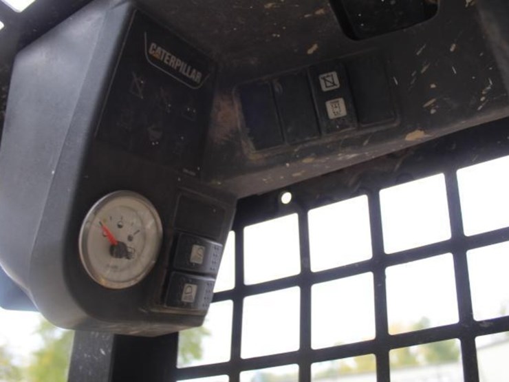 2013-caterpillar-216b-image-6