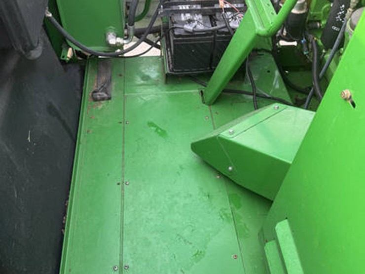 2005-john-deere-9560-sts-image-41