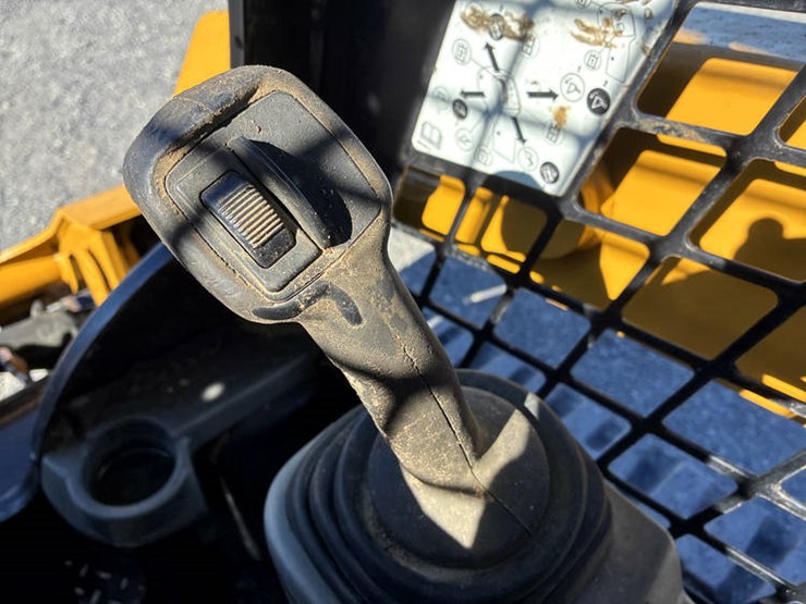 2018-caterpillar-259d-image-31