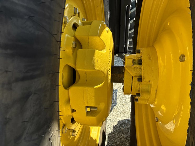 2023-john-deere-8r-370-image-63